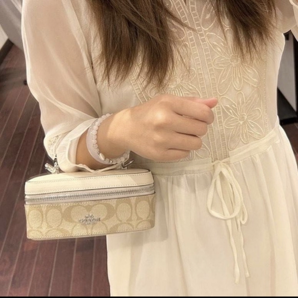 NWT COACH CJ522 Train Case Crossbody in Signature Canvas & Leather Khaki/Chalk - Picture 4 of 4